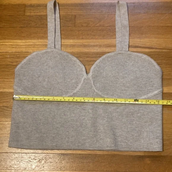 *last chance* NWOT. H&M | Women’s cropped grey/brown tank top. Never worn!! - Picture 8 of 15
